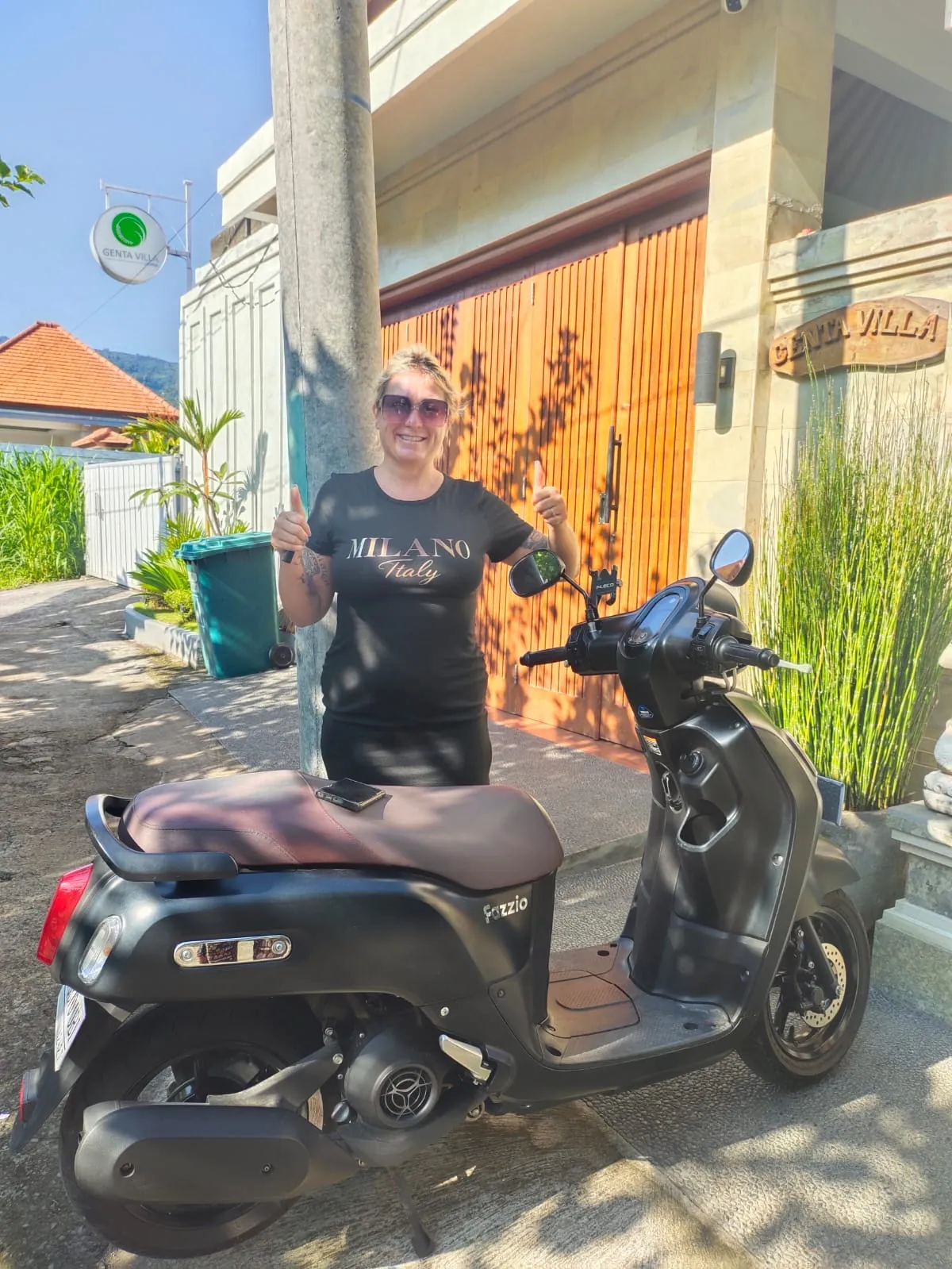 LeLeM renting a scooter in Canggu, Bali